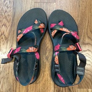 Selling a pair of Women’s Chacos